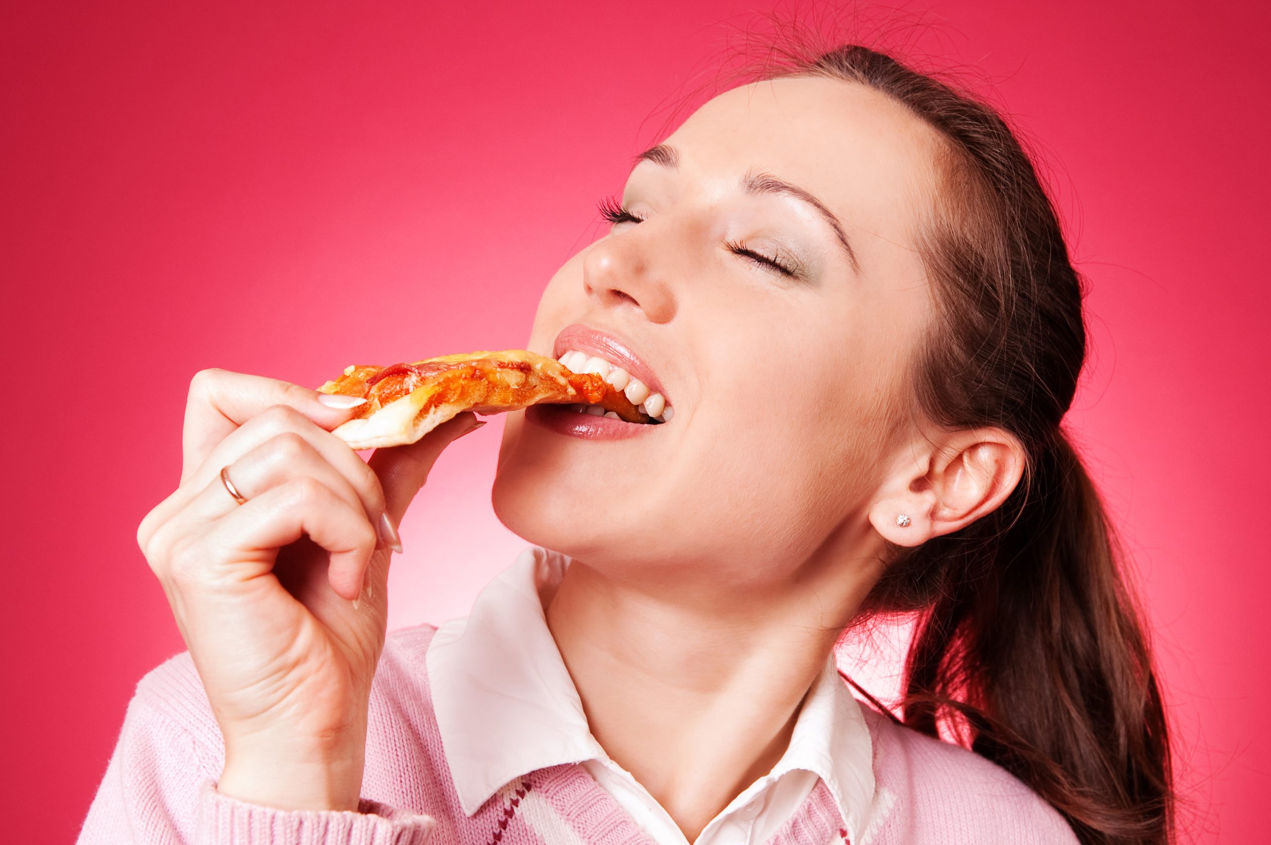 pretty woman love eating pizza